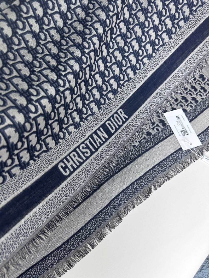 CHRISTIAN DIOR